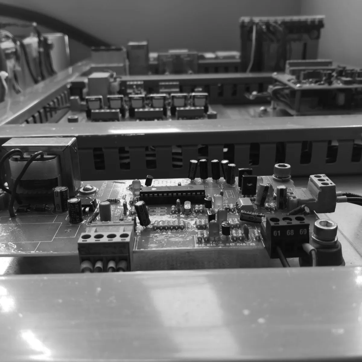 In-house control boards fitted in the unit